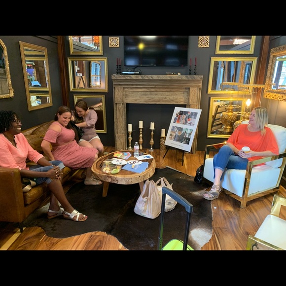 Posh N Sip | St. Petersburg Fl - Picture 4 of 5